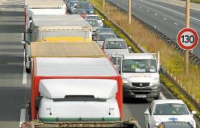 Embouteillage sur l'autoroute A 35. Embouteillage sur l'autoroute A 35.