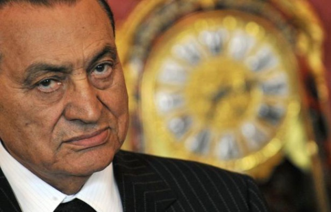 Hosni Moubarak, 84 ans, qui a été déclaré mardi soir en état de mort clinique, a dirigé l'Egypte sans partage pendant trois décennies avant d'être renversé par la rue début 2011, puis condamné à la prison à vie pour la mort de manifestants Hosni Moubarak, 84 ans, qui a été déclaré mardi soir en état de mort clinique, a dirigé l'Egypte sans partage pendant trois décennies avant d'être renversé par la rue début 2011, puis condamné à la prison à vie pour la mort de manifestants