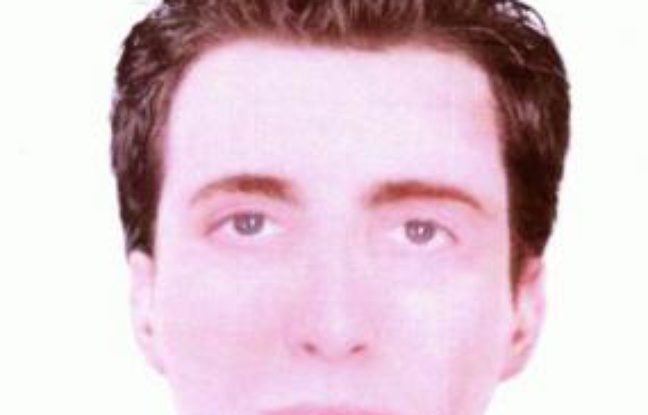 La police bulgare a diffusé le 1er août une image du visage reconstitué du kamikaze, également décédé lors de l'explosion, espérant qu'elle aidera à son identification. La police bulgare a diffusé le 1er août une image du visage reconstitué du kamikaze, également décédé lors de l'explosion, espérant qu'elle aidera à son identification.