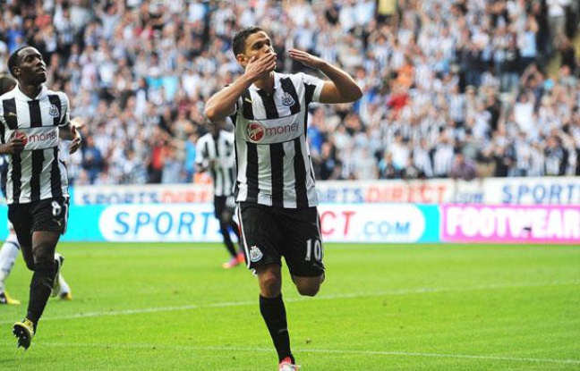 Hatem Ben Arfa célèbre son but face à Tottenham, le 18 août 2012 à Saint-James Park. Hatem Ben Arfa célèbre son but face à Tottenham, le 18 août 2012 à Saint-James Park.