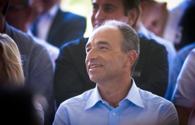 Le président de l'UMP Jean-François Copé à Chateaurenard, le 25 août 2013. Le président de l'UMP Jean-François Copé à Chateaurenard, le 25 août 2013.