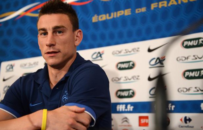 Le défenseur français Laurent Koscielny, lors d'une conférence de presse de l'équipe de France (mercredi 20 juin 2012 à Donetsk) Le défenseur français Laurent Koscielny, lors d'une conférence de presse de l'équipe de France (mercredi 20 juin 2012 à Donetsk)