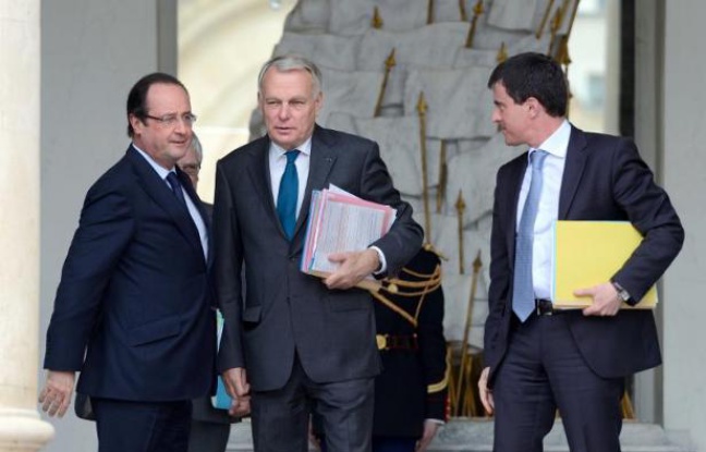 François Hollande recueille en janvier 28% de bonnes opinions, en baisse de 3 points, et Jean-Marc Ayrault 34%, en hausse d'un point dans le tableau de bord mensuel des personnalités fait par l'Ifop pour Paris Match publié mardi. François Hollande recueille en janvier 28% de bonnes opinions, en baisse de 3 points, et Jean-Marc Ayrault 34%, en hausse d'un point dans le tableau de bord mensuel des personnalités fait par l'Ifop pour Paris Match publié mardi.