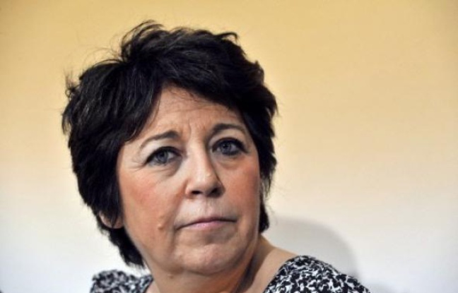 Choquée par cette affaire, l'eurodéputée et présidente de Cap 21, Corinne Lepage, avait écrit au procureur général près la Cour de cassation pour éclaircir les conditions dans lesquelles Eric Woerth avait cédé "l'Hippodrome du Putois" à la société des courses de Compiègne. Choquée par cette affaire, l'eurodéputée et présidente de Cap 21, Corinne Lepage, avait écrit au procureur général près la Cour de cassation pour éclaircir les conditions dans lesquelles Eric Woerth avait cédé "l'Hippodrome du Putois" à la société des courses de Compiègne.