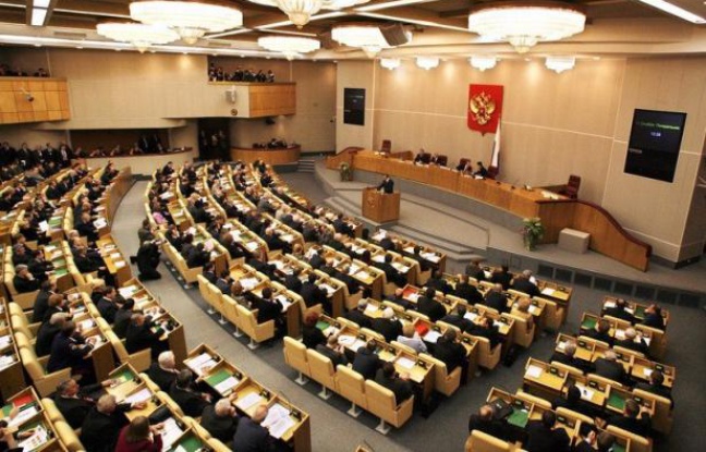 La Douma russe a adopté vendredi en première lecture un projet de loi qui qualifie d'"agents de l'étranger" et place sous contrôle les ONG ayant un financement étranger et une activité "politique", une initiative dénoncée comme un nouveau pas pour écarter toute critique. La Douma russe a adopté vendredi en première lecture un projet de loi qui qualifie d'"agents de l'étranger" et place sous contrôle les ONG ayant un financement étranger et une activité "politique", une initiative dénoncée comme un nouveau pas pour écarter toute critique.