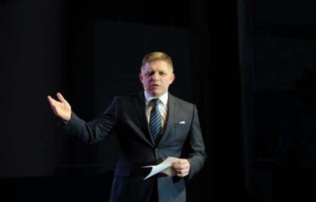 Le responsable slovaque du parti social démocrate, Robert Fico, lors d'une réunion électorale à Bratislava, le 2 mars 2016 Le responsable slovaque du parti social démocrate, Robert Fico, lors d'une réunion électorale à Bratislava, le 2 mars 2016