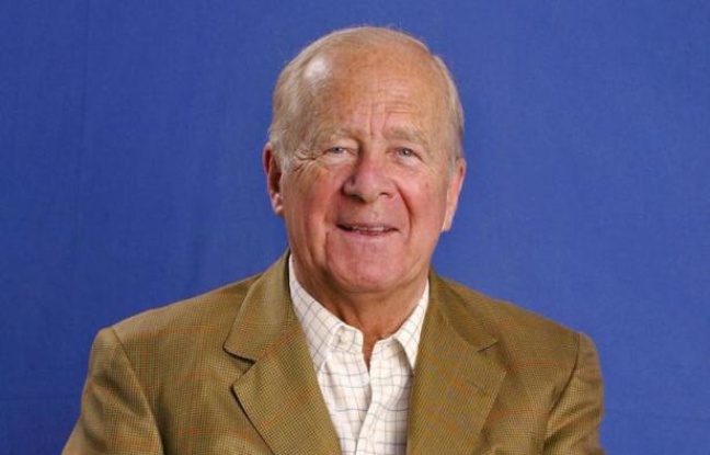 L'ancien ministre de Valéry Giscard d'Estaing et ex-sénateur UMP Jean François-Poncet est décédé dans la nuit de mardi à mercredi, à l'âge de 83 ans, a annoncé mercredi l'ex Premier ministre François Fillon. L'ancien ministre de Valéry Giscard d'Estaing et ex-sénateur UMP Jean François-Poncet est décédé dans la nuit de mardi à mercredi, à l'âge de 83 ans, a annoncé mercredi l'ex Premier ministre François Fillon.