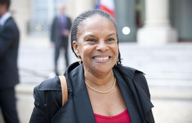 Christiane Taubira à la sortie du conseil des ministres, le 23 mai 2012. Christiane Taubira à la sortie du conseil des ministres, le 23 mai 2012.