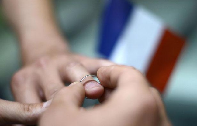 Illustration mariage homosexuel, le 18 septembre 2012 à Paris.
Illustration mariage homosexuel, le 18 septembre 2012 à Paris.