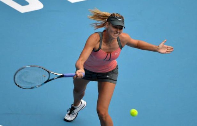 La Russe Maria Sharapova, N.2 mondiale s'est qualifiée pour la finale du tournoi WTA de Pékin en battant en demi-finale la Chinoise Li Na, N.8 mondiale, en deux sets 6-4, 6-0, samedi. La Russe Maria Sharapova, N.2 mondiale s'est qualifiée pour la finale du tournoi WTA de Pékin en battant en demi-finale la Chinoise Li Na, N.8 mondiale, en deux sets 6-4, 6-0, samedi.