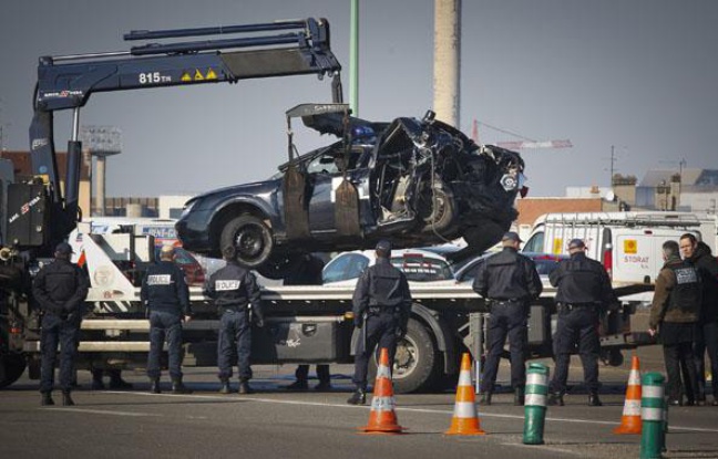 Deux policiers de la BAC de Paris sont morts dans une course poursuite sur le péripherique interieur de Paris, le 21 février 2013. Deux policiers de la BAC de Paris sont morts dans une course poursuite sur le péripherique interieur de Paris, le 21 février 2013.