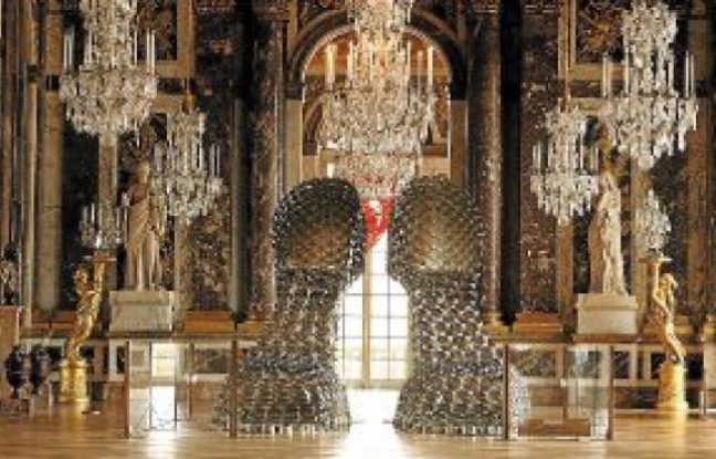 L'artiste portugaise Joana Vasconcelos présente ses œuvres loufoques et girly au château de Versailles jusqu'au 30 septembre. L'artiste portugaise Joana Vasconcelos présente ses œuvres loufoques et girly au château de Versailles jusqu'au 30 septembre.