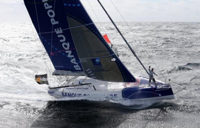 Le Français Armel Le Cléac'h a ravi à son compatriote François Gabart la première place du Vendée Globe dans la nuit de jeudi à vendredi, alors que le voilier de la Britannique Samantha Davies a démâté jeudi soir dans le nord de Madère. Le Français Armel Le Cléac'h a ravi à son compatriote François Gabart la première place du Vendée Globe dans la nuit de jeudi à vendredi, alors que le voilier de la Britannique Samantha Davies a démâté jeudi soir dans le nord de Madère.