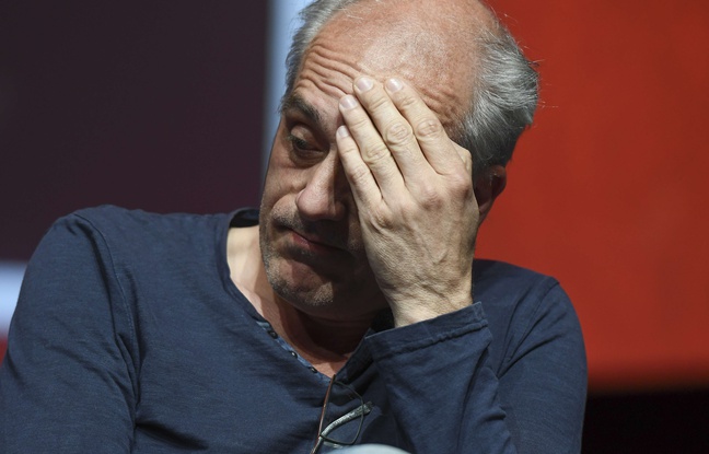 Philippe Poutou pendant un meeting du NPA à Saint Denis le 19 avril 2017. Philippe Poutou pendant un meeting du NPA à Saint Denis le 19 avril 2017.