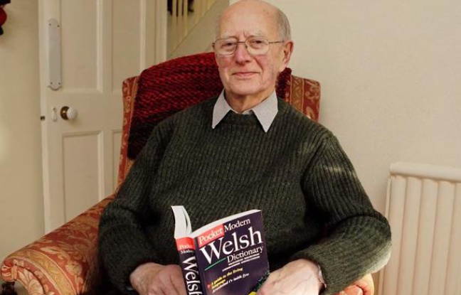 Alun Morgan, un Anglais de 81 ans, s'est réveillé en parlant gallois après une attaque cérébrale. Alun Morgan, un Anglais de 81 ans, s'est réveillé en parlant gallois après une attaque cérébrale.