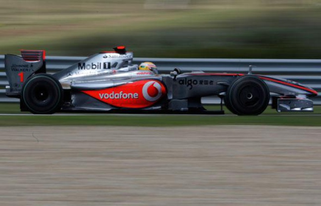 Lewis Hamilton, vainqueur du Grand Prix de Hongrie, le 26 juillet 2009. Lewis Hamilton, vainqueur du Grand Prix de Hongrie, le 26 juillet 2009.