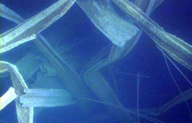 L'opérateur de la centrale nucléaire accidentée de Fukushima (nord-est du Japon) a diffusé de nouvelles images révélant l'étendue des dégâts dans une piscine de stockage du combustible usagé du réacteur 3, l'un des trois les plus critiques. L'opérateur de la centrale nucléaire accidentée de Fukushima (nord-est du Japon) a diffusé de nouvelles images révélant l'étendue des dégâts dans une piscine de stockage du combustible usagé du réacteur 3, l'un des trois les plus critiques.