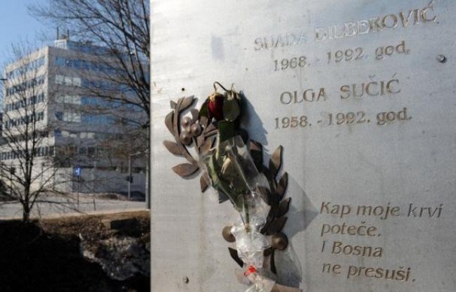 "Nous savions que quelque chose se tramait mais nous sommes descendus dans la rue pour réclamer la paix", se souvient le professeur Zdravko Grebo en évoquant la manifestation du 5 avril 1992 à Sarajevo lorsque des snipers serbes tirèrent sur la foule "Nous savions que quelque chose se tramait mais nous sommes descendus dans la rue pour réclamer la paix", se souvient le professeur Zdravko Grebo en évoquant la manifestation du 5 avril 1992 à Sarajevo lorsque des snipers serbes tirèrent sur la foule