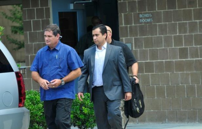 George Zimmerman, le meurtrier présumé de Trayvon Martin, un jeune Noir de 17 ans abattu par balle en février, a été remis en liberté sous caution, vendredi à Sanford en Floride (sud-est), a-t-on appris auprès des autorités pénitentiaires. George Zimmerman, le meurtrier présumé de Trayvon Martin, un jeune Noir de 17 ans abattu par balle en février, a été remis en liberté sous caution, vendredi à Sanford en Floride (sud-est), a-t-on appris auprès des autorités pénitentiaires.
