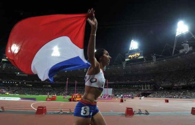 L'athlète malvoyante Assia El Hannouni, déjà titrée sur 400 m (T12) en 2004 et 2008, a conservé son titre sur la distance mardi soir aux jeux Paralympiques de Londres, s'offrant la 7e médaille d'or de sa carrière et apportant aux Bleus leur troisième médaille de la journée. L'athlète malvoyante Assia El Hannouni, déjà titrée sur 400 m (T12) en 2004 et 2008, a conservé son titre sur la distance mardi soir aux jeux Paralympiques de Londres, s'offrant la 7e médaille d'or de sa carrière et apportant aux Bleus leur troisième médaille de la journée.