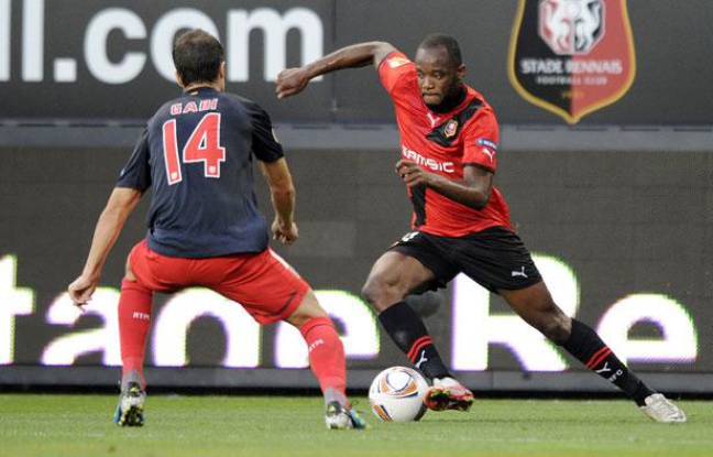 L'attaquant breton Jires Kembo, le 29 septembre 2011, contre l'Atletico Madrid, à Rennes. L'attaquant breton Jires Kembo, le 29 septembre 2011, contre l'Atletico Madrid, à Rennes.