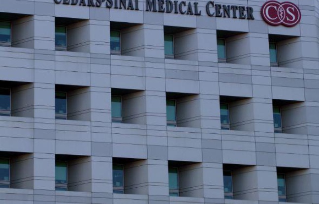 Le Cedars Sinaï Medical Center, à Los Angeles Le Cedars Sinaï Medical Center, à Los Angeles