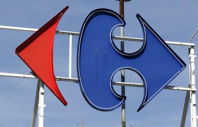 Le groupe de distribution Carrefour a annoncé jeudi qu'il allait vendre le fioul à prix coûtant à partir de vendredi et ce pendant trois mois, ce qui devrait permettre d'économiser jusqu'à 70 euros par foyer et par an. Le groupe de distribution Carrefour a annoncé jeudi qu'il allait vendre le fioul à prix coûtant à partir de vendredi et ce pendant trois mois, ce qui devrait permettre d'économiser jusqu'à 70 euros par foyer et par an.