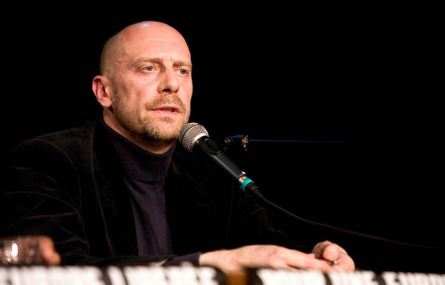 L'essayiste d'extrême-droite alain Soral pendant une conférence de presse L'essayiste d'extrême-droite alain Soral pendant une conférence de presse