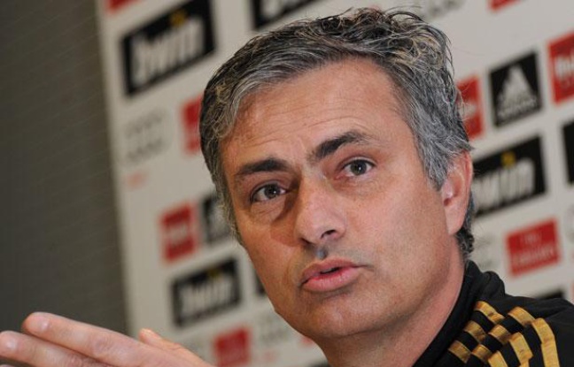 José Mourinho, l'entraîneur du Real Madrid, le 17 janvier 2012, à Madrid. José Mourinho, l'entraîneur du Real Madrid, le 17 janvier 2012, à Madrid.