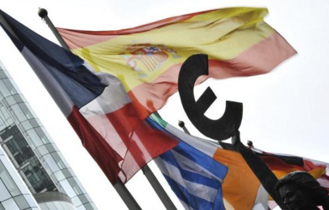 La zone euro ne peut compter que sur le Fonds européen de stabilité financière (FESF), un outil anti-crise dont le potentiel n'a pas été entièrement exploité, si la Banque centrale européenne tarde à intervenir pour calmer la tempête sur les marchés. La zone euro ne peut compter que sur le Fonds européen de stabilité financière (FESF), un outil anti-crise dont le potentiel n'a pas été entièrement exploité, si la Banque centrale européenne tarde à intervenir pour calmer la tempête sur les marchés.