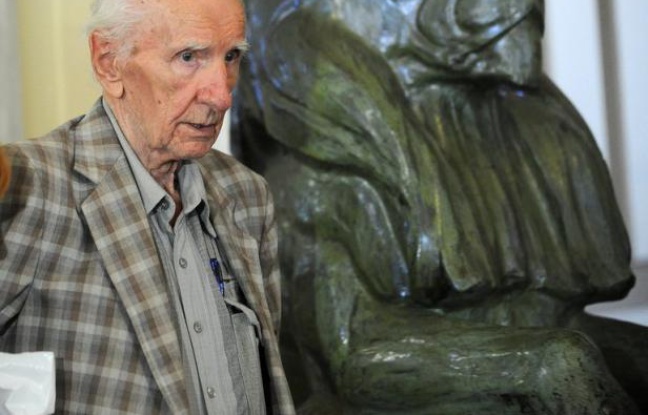 L'audition du criminel de guerre nazi Laszlo Csatary, âgé de 97 ans, prévue initialement pour jeudi matin, a été reportée d'une semaine, ont indiqué jeudi son avocat et le parquet de Budapest à l'AFP. L'audition du criminel de guerre nazi Laszlo Csatary, âgé de 97 ans, prévue initialement pour jeudi matin, a été reportée d'une semaine, ont indiqué jeudi son avocat et le parquet de Budapest à l'AFP.