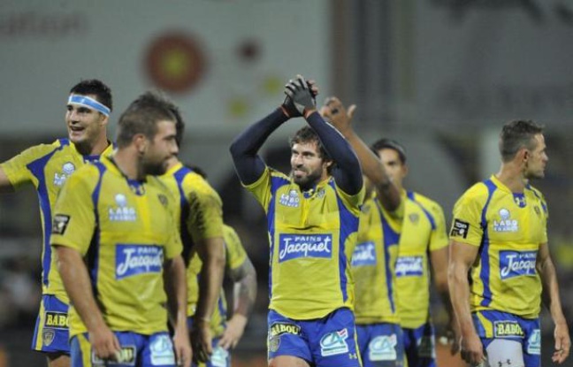 Clermont, auteur d'une première période catastrophique, s'est fait une belle frayeur à domicile face au Stade Français, battu (28-25) dans les toutes dernières secondes grâce à un drop de Brock James, vendredi soir en ouverture de la 7e journée du Top 14 de rugby. Clermont, auteur d'une première période catastrophique, s'est fait une belle frayeur à domicile face au Stade Français, battu (28-25) dans les toutes dernières secondes grâce à un drop de Brock James, vendredi soir en ouverture de la 7e journée du Top 14 de rugby.