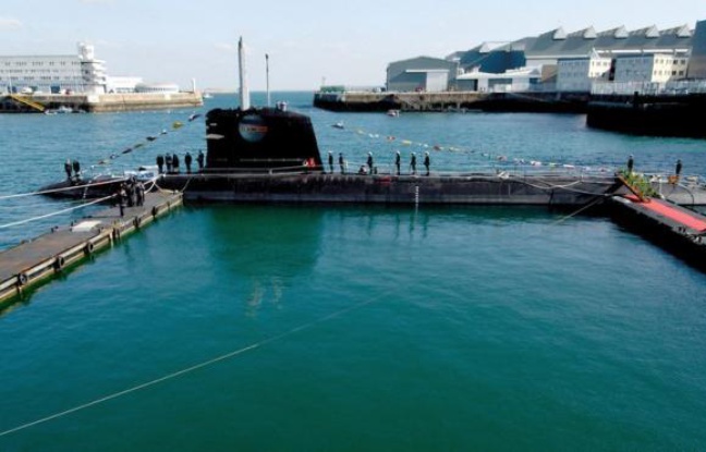 Des contrats de consultant, conclus en marge de la vente de sous-marins français à la Malaisie en 2002, entre Thales, la Direction des constructions navales (DCN) et des décideurs politiques malaisiens sont au coeur d'une enquête pour corruption ouverte à Paris Des contrats de consultant, conclus en marge de la vente de sous-marins français à la Malaisie en 2002, entre Thales, la Direction des constructions navales (DCN) et des décideurs politiques malaisiens sont au coeur d'une enquête pour corruption ouverte à Paris