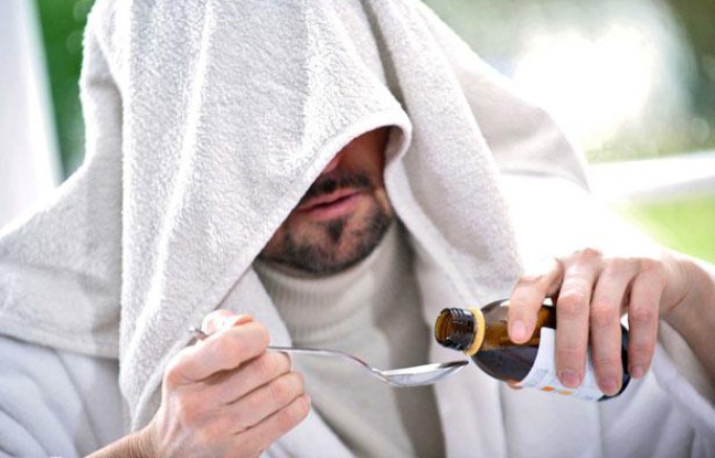 Photo d'illustration: Un homme soigne son rhume. Photo d'illustration: Un homme soigne son rhume.