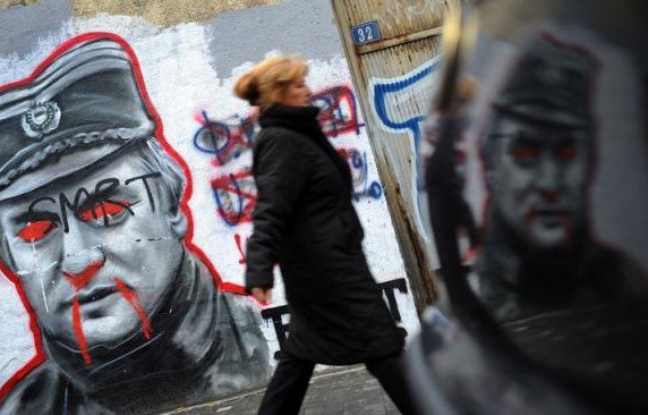 Ratko Mladic était jadis considéré comme un "héros" en Serbie mais désormais, parmi ses compatriotes, très peu se soucient de son procès pour génocide qui s'ouvre mercredi devant le Tribunal pénal international pour l'ex-Yougoslavie. Ratko Mladic était jadis considéré comme un "héros" en Serbie mais désormais, parmi ses compatriotes, très peu se soucient de son procès pour génocide qui s'ouvre mercredi devant le Tribunal pénal international pour l'ex-Yougoslavie.