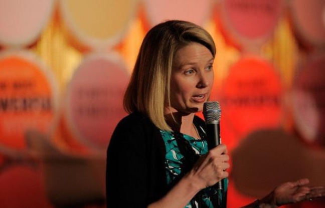 Le groupe internet américain Yahoo! a offert un pont d'or à sa nouvelle directrice générale Marissa Mayer pour la décider à quitter Google dont elle était l'une des dirigeantes: plus de 90 millions de dollars sur cinq ans. Le groupe internet américain Yahoo! a offert un pont d'or à sa nouvelle directrice générale Marissa Mayer pour la décider à quitter Google dont elle était l'une des dirigeantes: plus de 90 millions de dollars sur cinq ans.