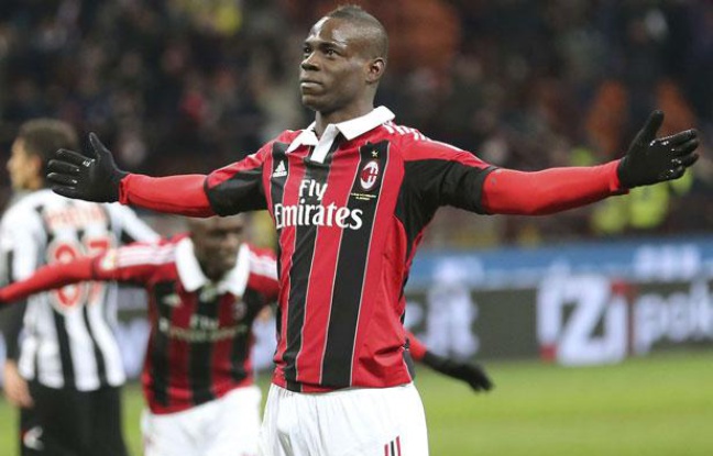 Mario Balotelli, buteur lors de son premier match avec Milan le 3 février 2013 à San Siro. Mario Balotelli, buteur lors de son premier match avec Milan le 3 février 2013 à San Siro.