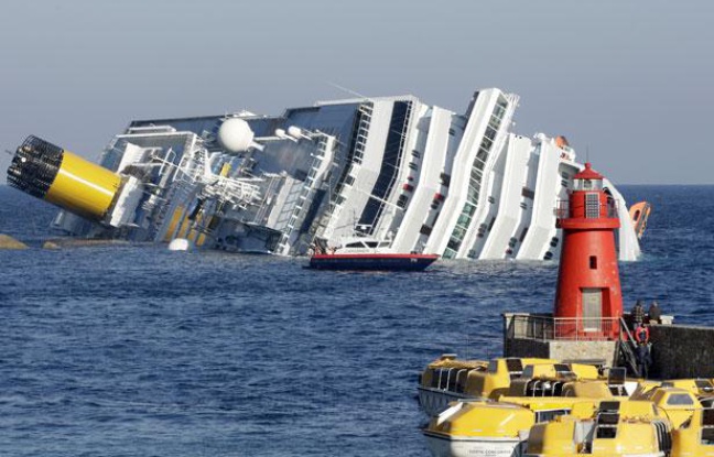 Le paquebot Costa Concordia s'est échoué près d'une île de Toscane vendredi 14 janvier 2012. Le paquebot Costa Concordia s'est échoué près d'une île de Toscane vendredi 14 janvier 2012.