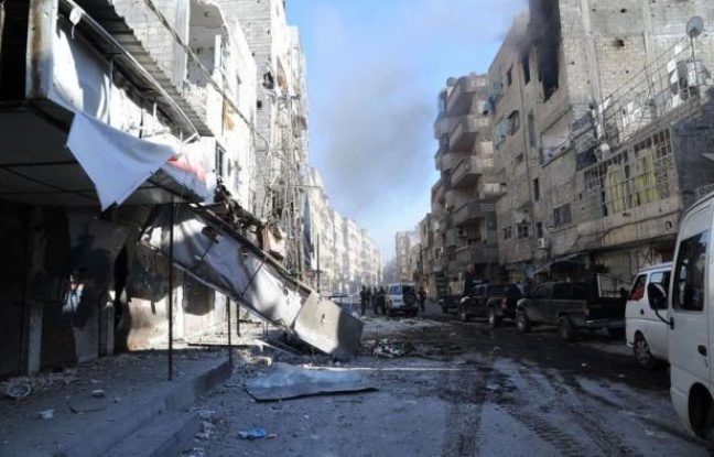 L'armée, qui a achevé son déploiement autour d'Alep, bombardait et livrait bataille aux insurgés dans la ville avant de lancer l'offensive décisive pour le contrôle de cette métropole du nord de la Syrie, enjeu crucial du conflit. L'armée, qui a achevé son déploiement autour d'Alep, bombardait et livrait bataille aux insurgés dans la ville avant de lancer l'offensive décisive pour le contrôle de cette métropole du nord de la Syrie, enjeu crucial du conflit.
