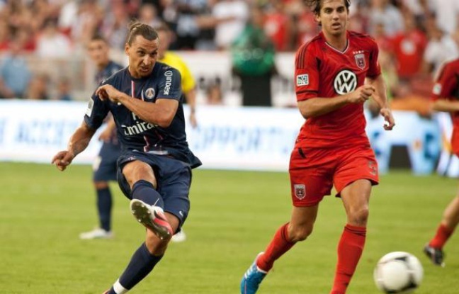 La superstar du Paris SG Zlatan Ibrahimovic a réussi ses grands débuts sous le maillot parisien en inscrivant un but lors du second match amical de la tournée américaine du club de la capitale, pourtant tenu en échec par DC United (1-1). La superstar du Paris SG Zlatan Ibrahimovic a réussi ses grands débuts sous le maillot parisien en inscrivant un but lors du second match amical de la tournée américaine du club de la capitale, pourtant tenu en échec par DC United (1-1).