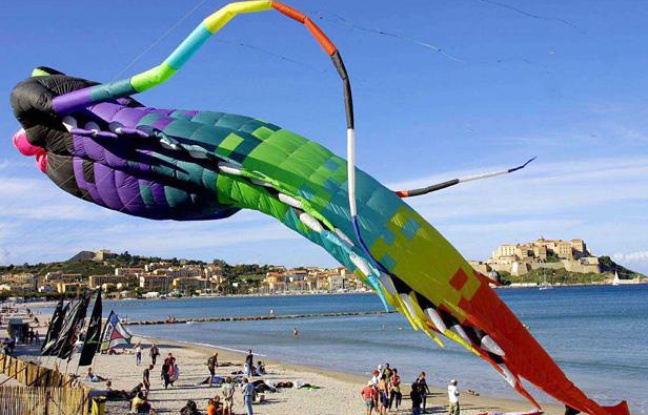 Le Festival du Vent a lieu tous les ans à Calvi, en Haute-Corse. Le Festival du Vent a lieu tous les ans à Calvi, en Haute-Corse.
