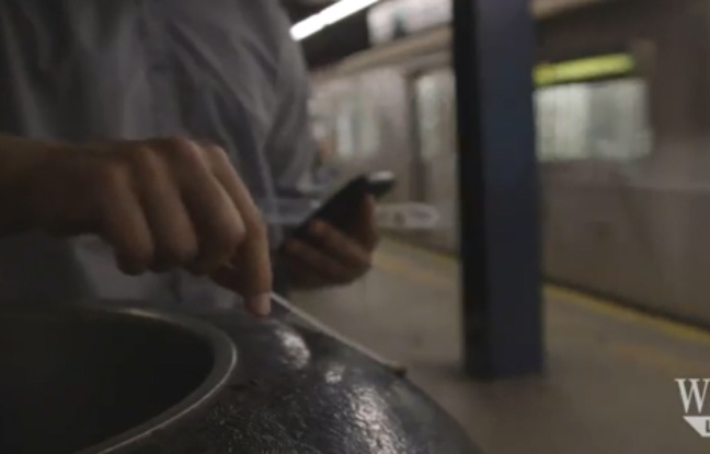 Des chercheurs recensent les bactéries du métro new-yorkais. Des chercheurs recensent les bactéries du métro new-yorkais.