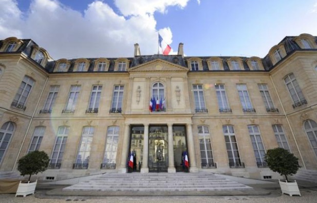 Le déficit de l'Etat a reculé de 1,5 milliard d'euros en avril sur un an, à 59,9 milliards d'euros, grâce à la progression des recettes fiscales et au produit exceptionnel de l'attribution des fréquences de la téléphonie 4G, a annoncé vendredi le ministère du Budget. Le déficit de l'Etat a reculé de 1,5 milliard d'euros en avril sur un an, à 59,9 milliards d'euros, grâce à la progression des recettes fiscales et au produit exceptionnel de l'attribution des fréquences de la téléphonie 4G, a annoncé vendredi le ministère du Budget.
