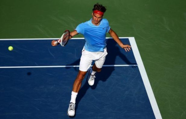 Roger Federer s'est qualifié lundi pour les quarts de finale de l'US Open sans avoir à toucher sa raquette alors que Serena Williams a atteint le même stade du tournoi sans même perdre un jeu. Roger Federer s'est qualifié lundi pour les quarts de finale de l'US Open sans avoir à toucher sa raquette alors que Serena Williams a atteint le même stade du tournoi sans même perdre un jeu.