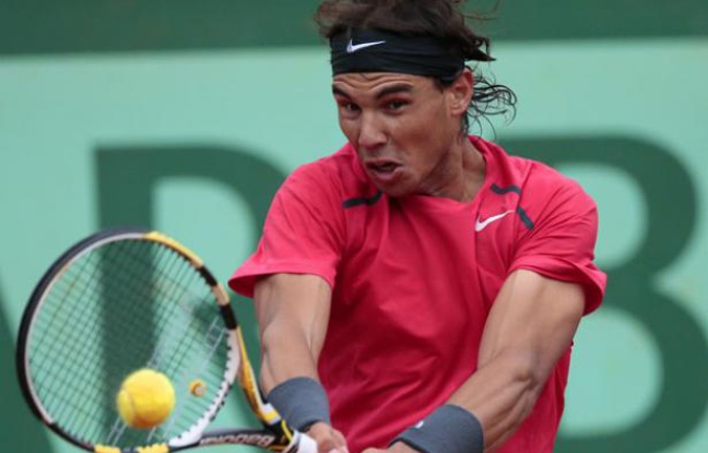 Rafael Nadal contre l'Argentin Juan Monaco pendant les huitièmes de finale de Roland Garros 2012, le 4 juin. Rafael Nadal contre l'Argentin Juan Monaco pendant les huitièmes de finale de Roland Garros 2012, le 4 juin.