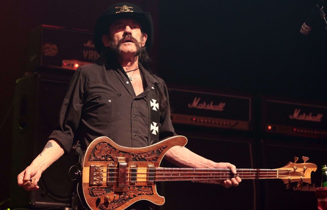Lemmy Kilmister lors d'un concert en septembre 2015. Lemmy Kilmister lors d'un concert en septembre 2015.