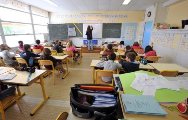 La rentrée scolaire devrait se faire finalement le 4 septembre comme prévu et non être avancée d'une journée comme l'avait suggéré Vincent Peillon afin de compenser un allongement des vacances de la Toussaint à l'automne, a-t-on appris mardi de source syndicale. La rentrée scolaire devrait se faire finalement le 4 septembre comme prévu et non être avancée d'une journée comme l'avait suggéré Vincent Peillon afin de compenser un allongement des vacances de la Toussaint à l'automne, a-t-on appris mardi de source syndicale.