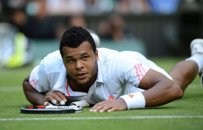 Jo-Wilfried Tsonga, tête de série N.5, a été éliminé en demi-finale de Wimbledon vendredi par le Britannique Andy Murray (N.4) en quatre sets 6-3, 6-4, 3-6, 7-5. Jo-Wilfried Tsonga, tête de série N.5, a été éliminé en demi-finale de Wimbledon vendredi par le Britannique Andy Murray (N.4) en quatre sets 6-3, 6-4, 3-6, 7-5.