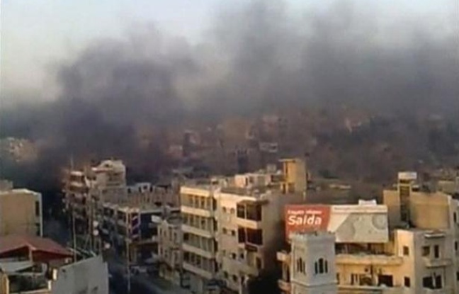 Vue d'immeubles d'où s'échappe de la fumée, à Hama, en Syrie, tirée d'une vidéo postée sur Internet le 31 juillet 2011. Vue d'immeubles d'où s'échappe de la fumée, à Hama, en Syrie, tirée d'une vidéo postée sur Internet le 31 juillet 2011.