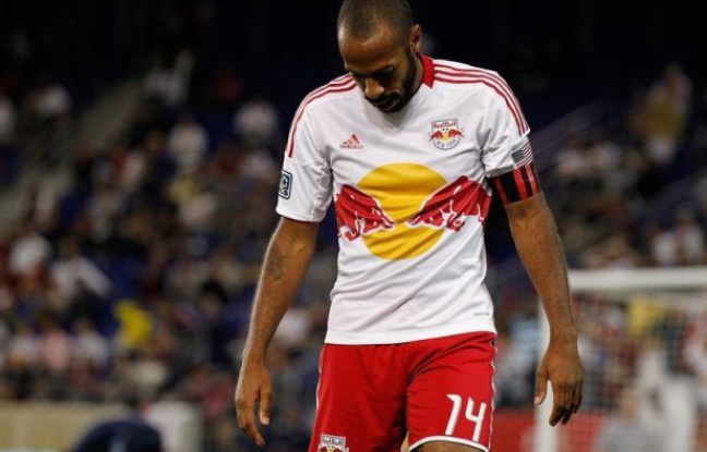 L'attaquant français des New York Red Bulls Thierry Henry a été suspendu pour un match vendredi par la Ligue nord-américaine (MLS) de football pour avoir donné un coup de tête à un adversaire en fin de match mercredi. L'attaquant français des New York Red Bulls Thierry Henry a été suspendu pour un match vendredi par la Ligue nord-américaine (MLS) de football pour avoir donné un coup de tête à un adversaire en fin de match mercredi.